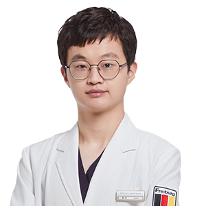 茀莱堡口腔周杰医生